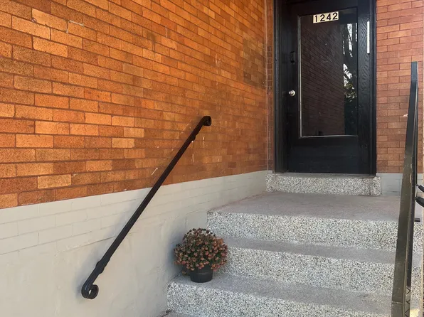 1242 W Argyle St APT 1F, Chicago, IL 60640