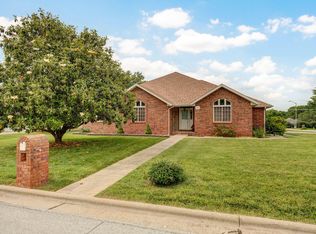 3933 W Greenwood St, Springfield, MO 65807