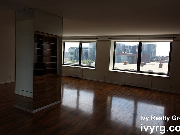 85 East India Row 12F Boston