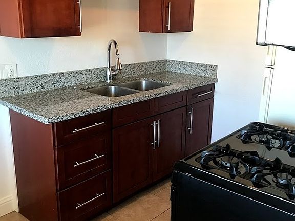3rd image of 2382 Boxwood St APT 7