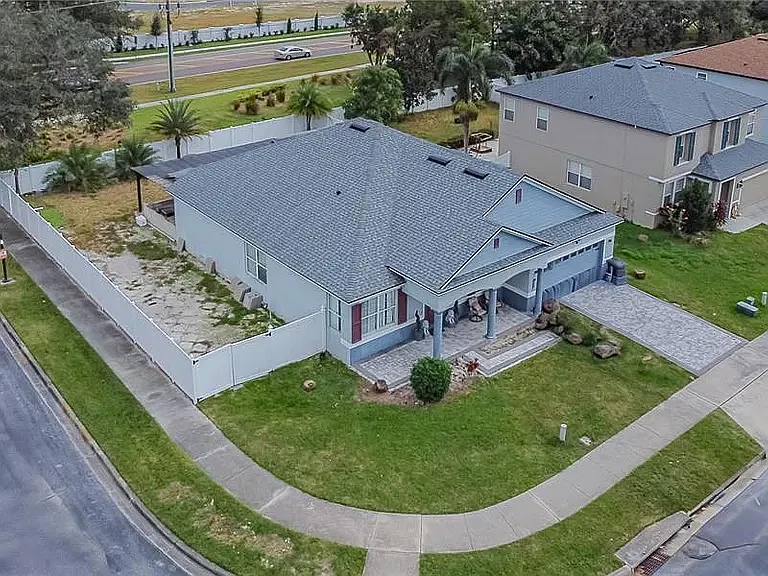 523 Cascading Creek Ln — Photo 11