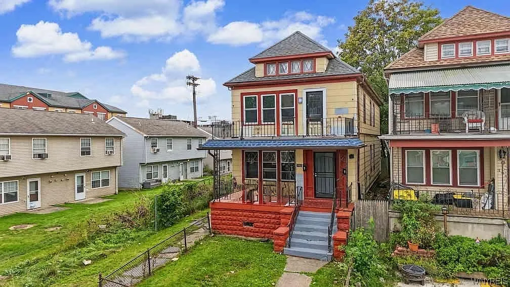 3 bed, 1.0 bath, 2128 sqft, $1,300 — Photo 2