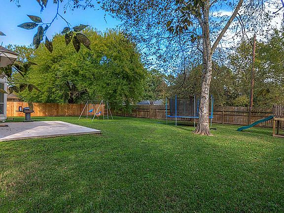 2nd image of 12126 Hawthorne Dr