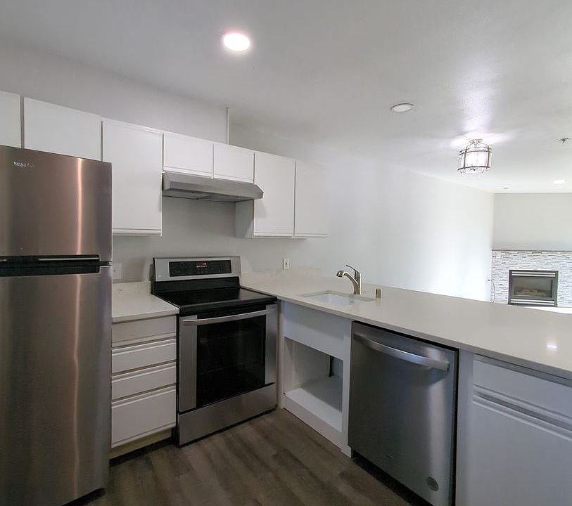 1st image of 2711 W Maplewood Ave APT 106