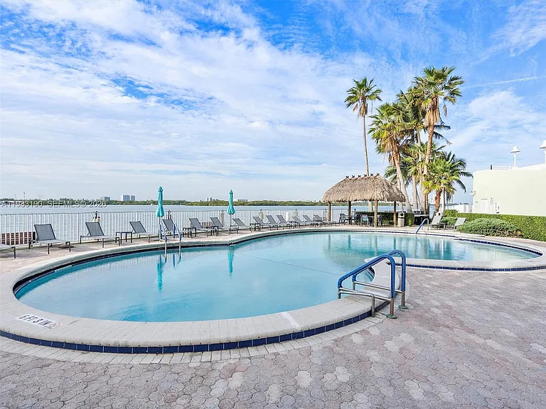 10350 W Bay Harbor Dr #4V — Photo 27