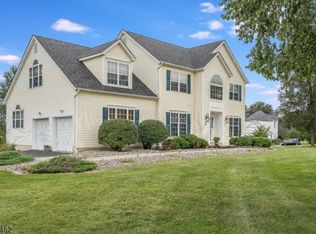 2 Towpath Trl, Washington, NJ 07882