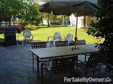 Back Patio : Recently redone patio in pavers 15 x 20