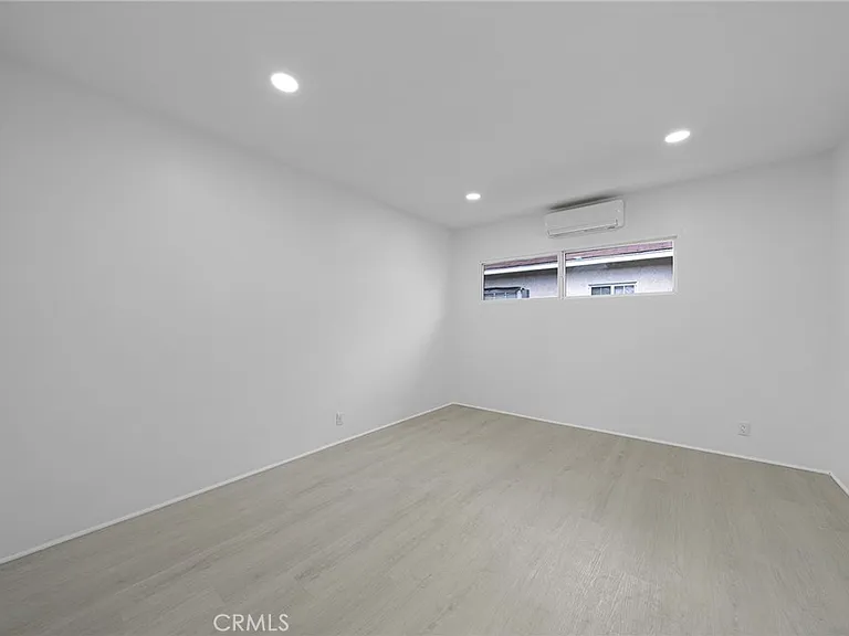 9050 Huntington Dr — Photo 17