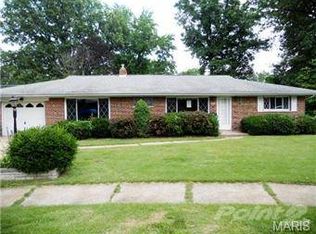 872 Cernicek Ln, Saint Louis, MO 63135