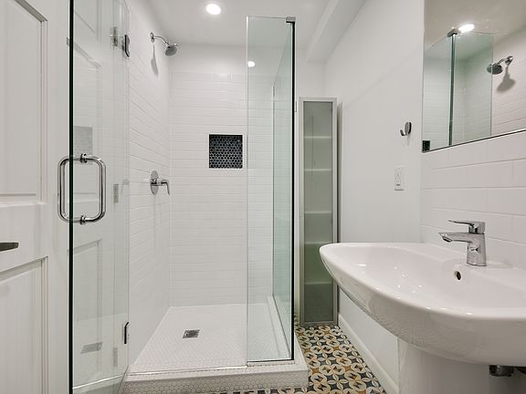 5th image of 430 E 140th St #2