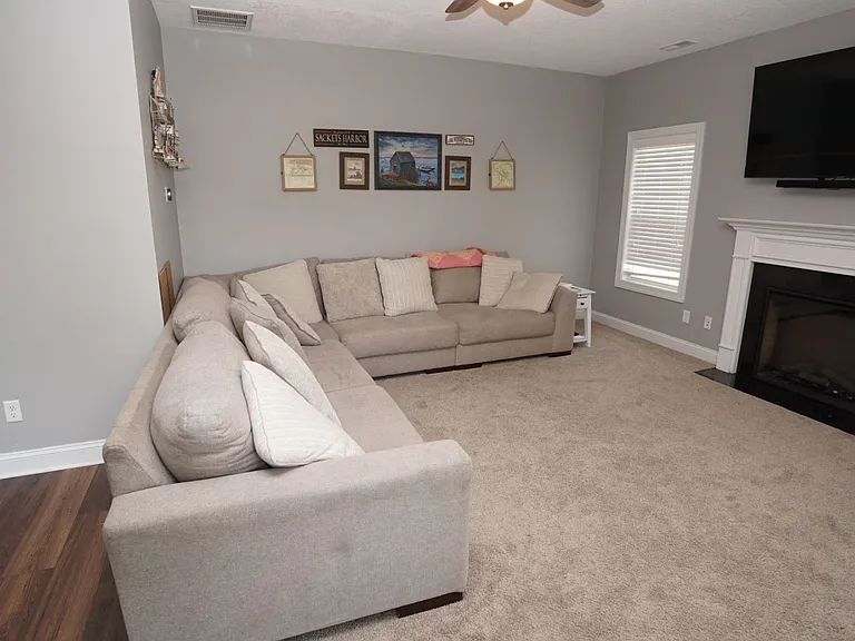 112 S Sea St — Photo 10
