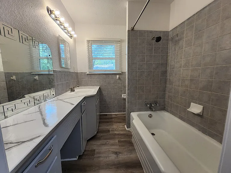 558 Harrison Ln — Photo 14