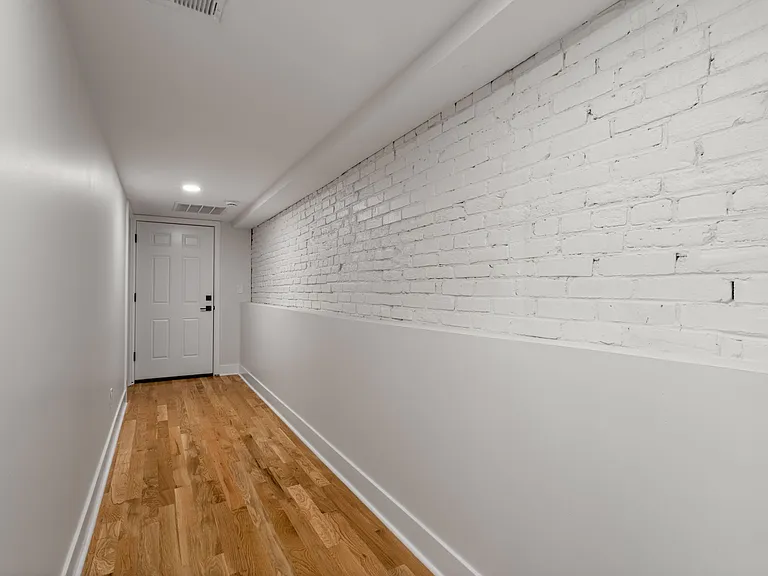 1629 E Eyre St — Photo 12