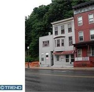 2nd image of 529 N Centre St