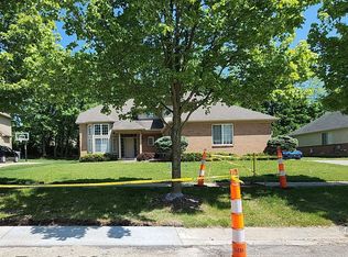 3248 Paramount Ln, Auburn Hills, MI 48326