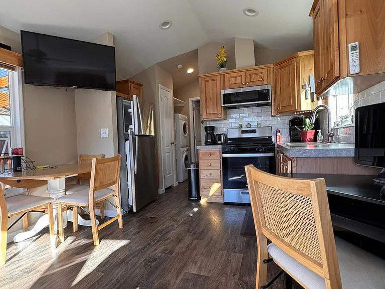 11 Pond Ln — Photo 12