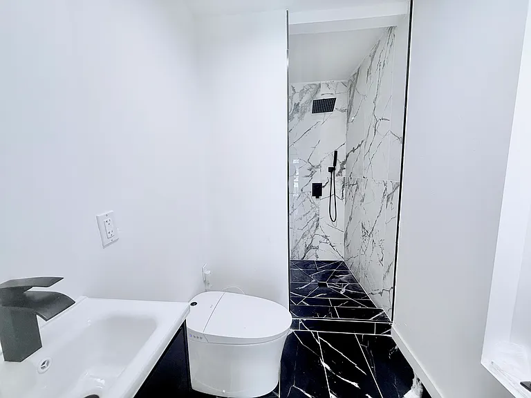 2111 Perry Ave — Photo 11