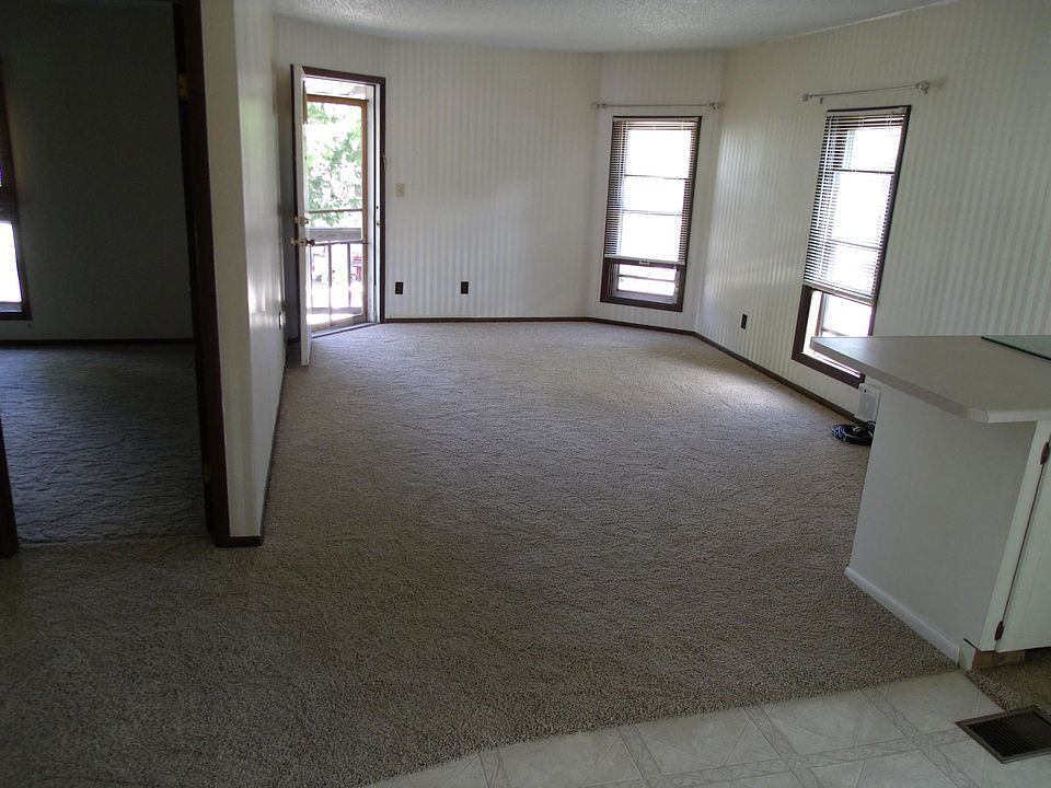 2nd image of 915 Tremont St