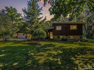 280 Tiplady Rd, Pinckney, MI 48169