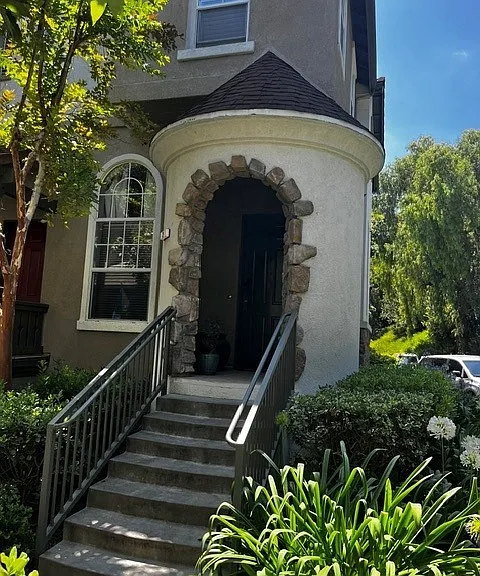 2 Benchmark Ln — Photo 1
