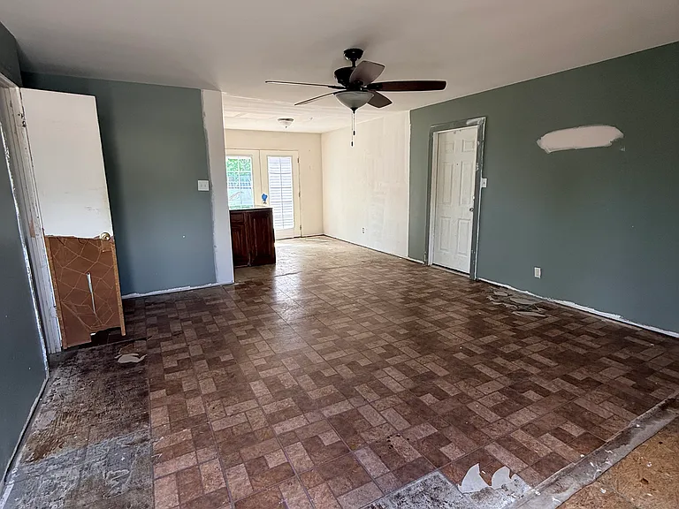 211 Estate Dr — Photo 13