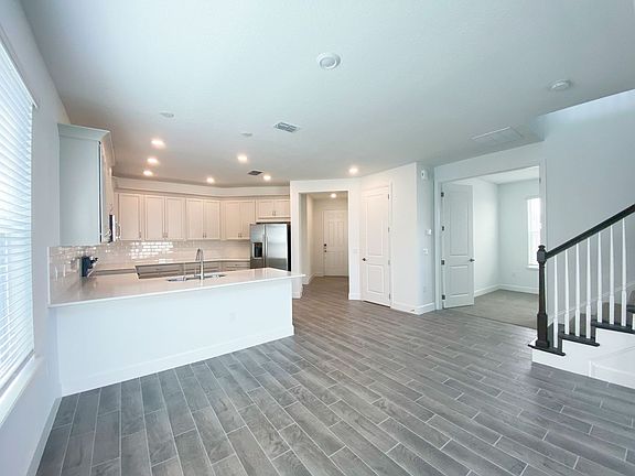 5th image of 1313 Blue Stem Ln