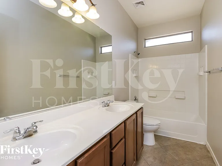 635 W Desert Hills Dr — Photo 13
