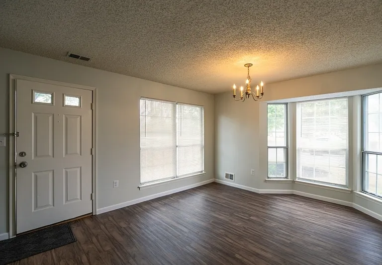 361 Hadleigh Ln — Photo 6