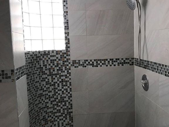 5th image of 2730 Collins Ave APT 108