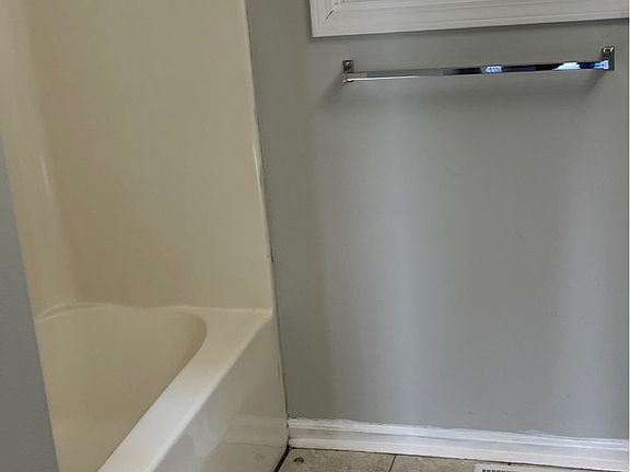 4th image of 1050 Scarlett Ln