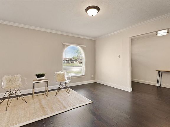 5th image of 2626 E Park Blvd