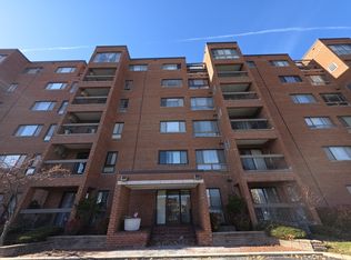 600 Naples Ct APT 510, Glenview, IL 60025