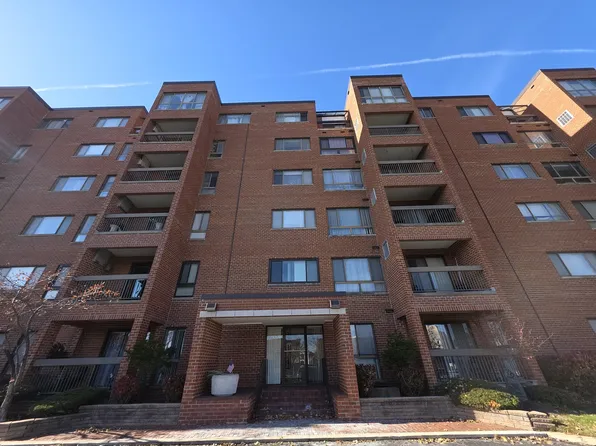 600 Naples Ct APT 510, Glenview, IL 60025