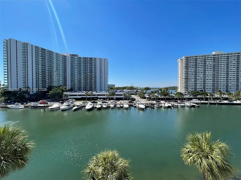 220 Kings Point Dr #502 — Photo 1