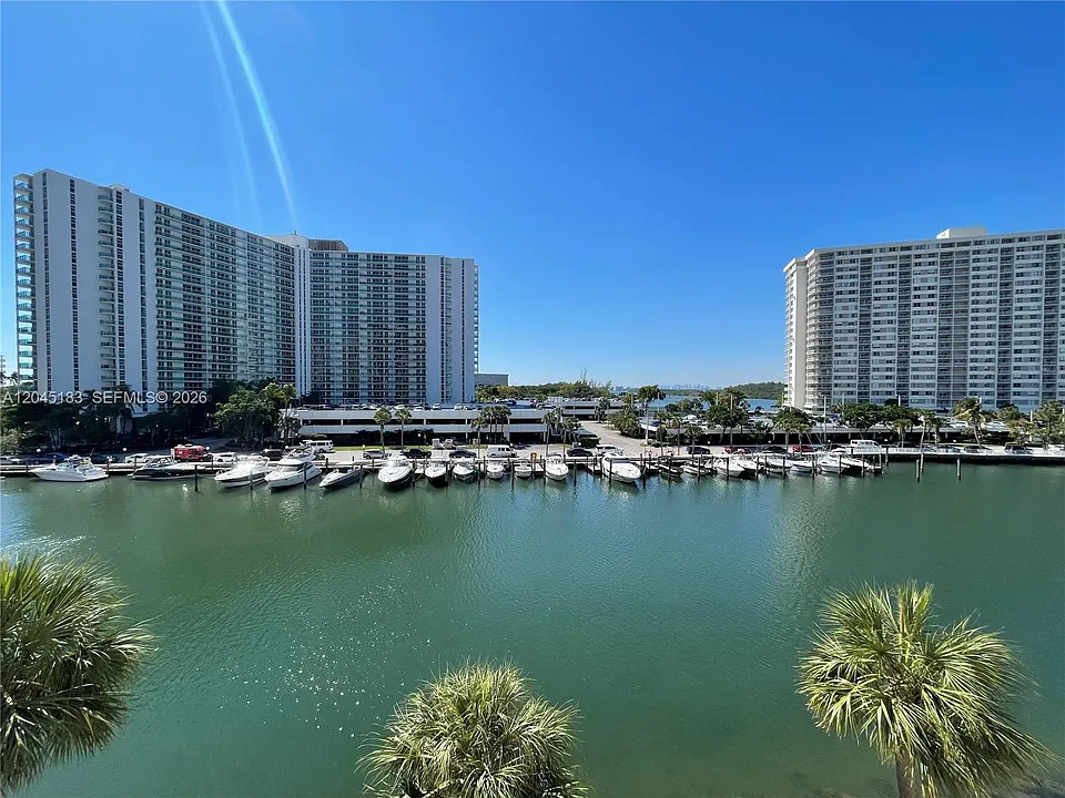 220 Kings Point Dr #502