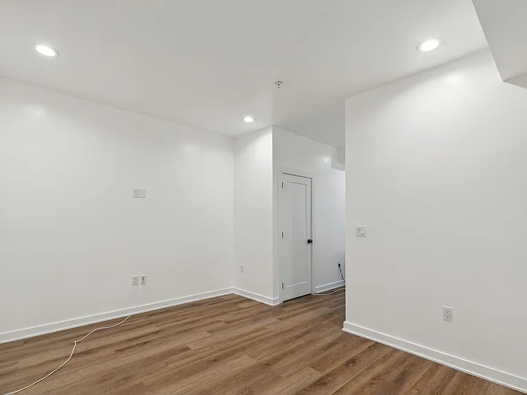 2219 N Hope St — Photo 17