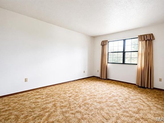 4th image of 3308 Bluebird Ln