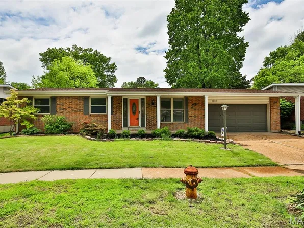 1218 Dorne Dr, Ballwin, MO 63021