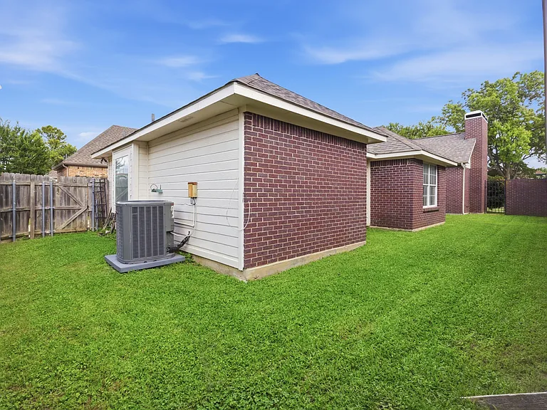 1009 McCoy Dr — Photo 25