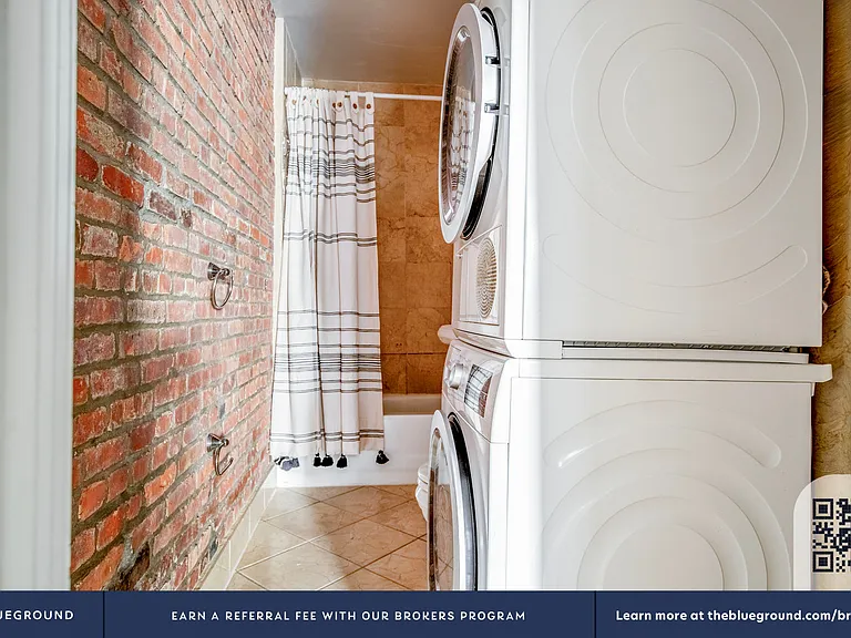 120 Christopher St #4 — Photo 14