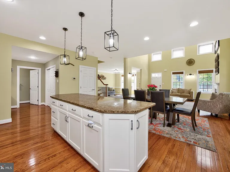 121 Shilling Ave — Photo 20