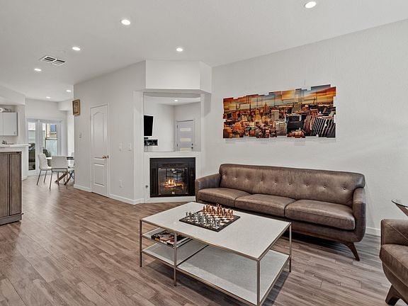 3rd image of 469 E Providencia Ave #5