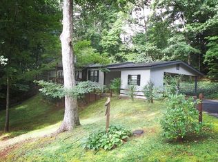 48 Twin Hills Rd, Franklin, NC 28734