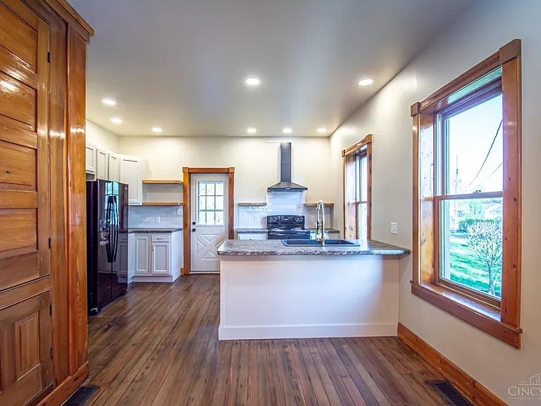117 Montgomery Ave — Photo 20