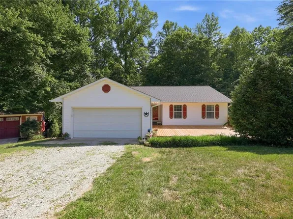 221 Farmview Rd, Madison, NC 27025