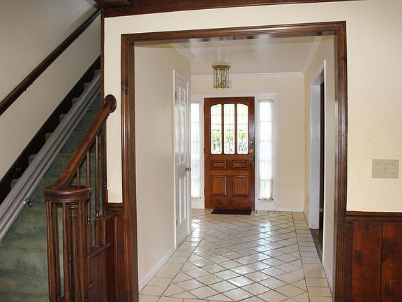 WELCOMING FOYER