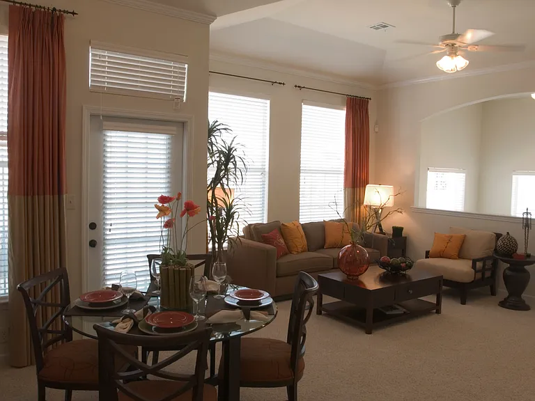 Calypso Bay Apartments — Photo 42