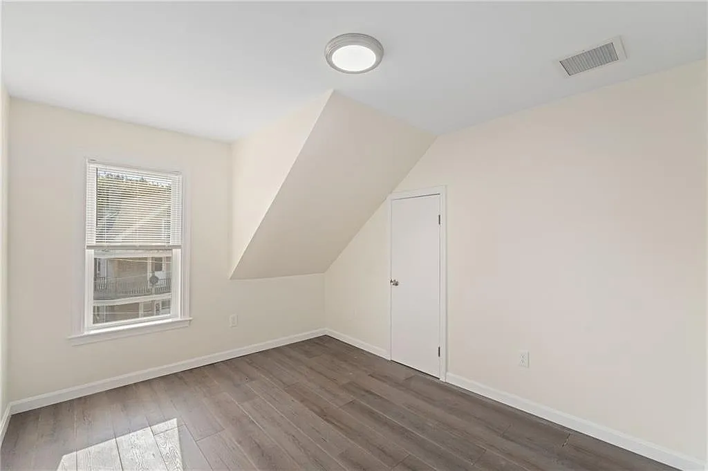 4 bed, 1300 sqft, $2,400 — Photo 4