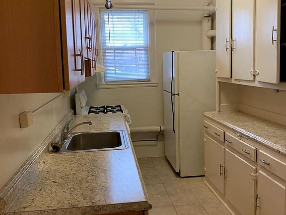 4th image of 300 E University Pkwy APT G1