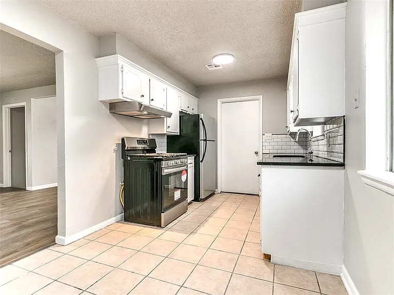 923 SW 3rd St — Photo 16